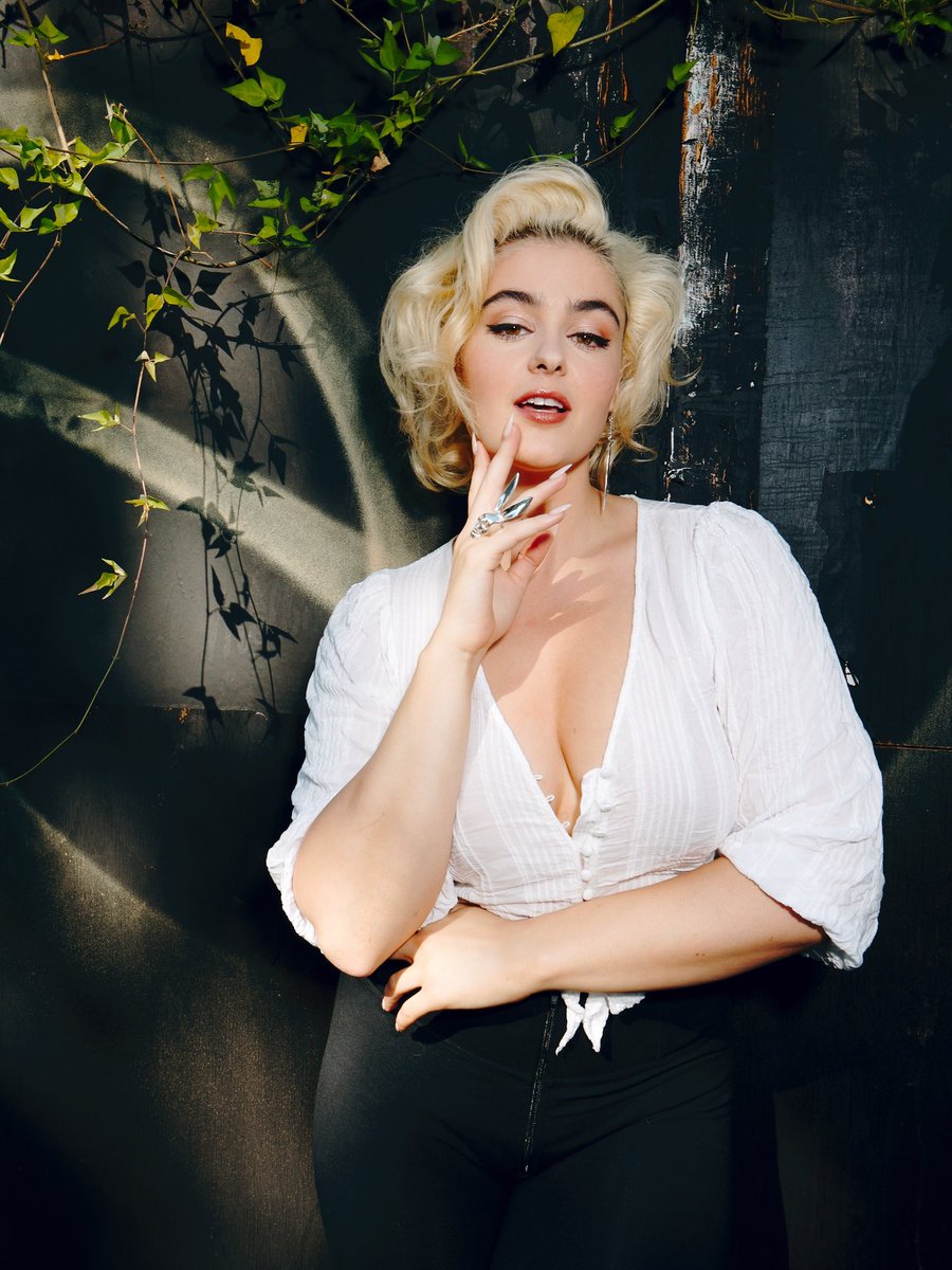 stefania_model's tweet photo. New campaign for Hearts &amp; Bone 💚 ft. my beautiful girl Bambi 🐰 https://t.co/busmTaQGlP