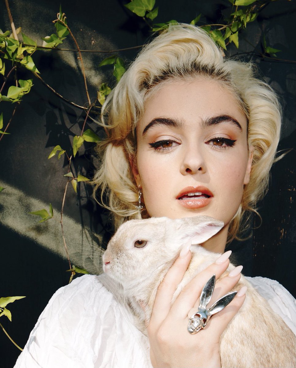stefania_model's tweet photo. New campaign for Hearts &amp; Bone 💚 ft. my beautiful girl Bambi 🐰 https://t.co/busmTaQGlP