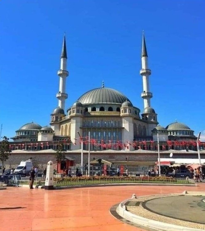 Taksim'e Camii yaptırmayız diyorlardı.
Güzel olmuş mu?
Emeği geçen herkesten Allah razı olsun.☝️🇹🇷