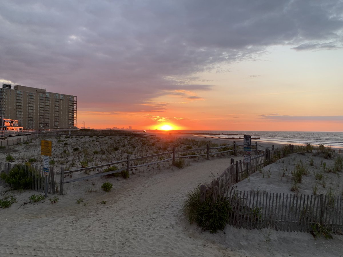 The sunrise in Ocean City. Memorial Day weekend begins at the shore as NJ lifts the mask mandate and social distancing rules. @KYWNewsradio https://t.co/puFSrufh3N