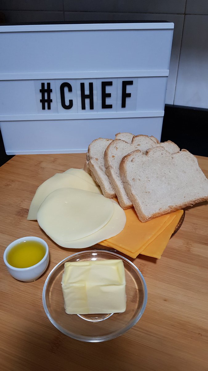 FlandePoster's tweet photo. Hola Flanes!!! Ya es viernes y os traigo nueva receta para la sección #FilmFoodFactory, un facilísimo y crujiente #SandwitchDeQueso de la película #Chef, que de platos ricos nos está ofreciendo 😁
Espero que os guste, feliz fin de semana!!!
#Receta #Cheese https://t.co/acmNkHO4S5 https://t.co/7wsodo78HW