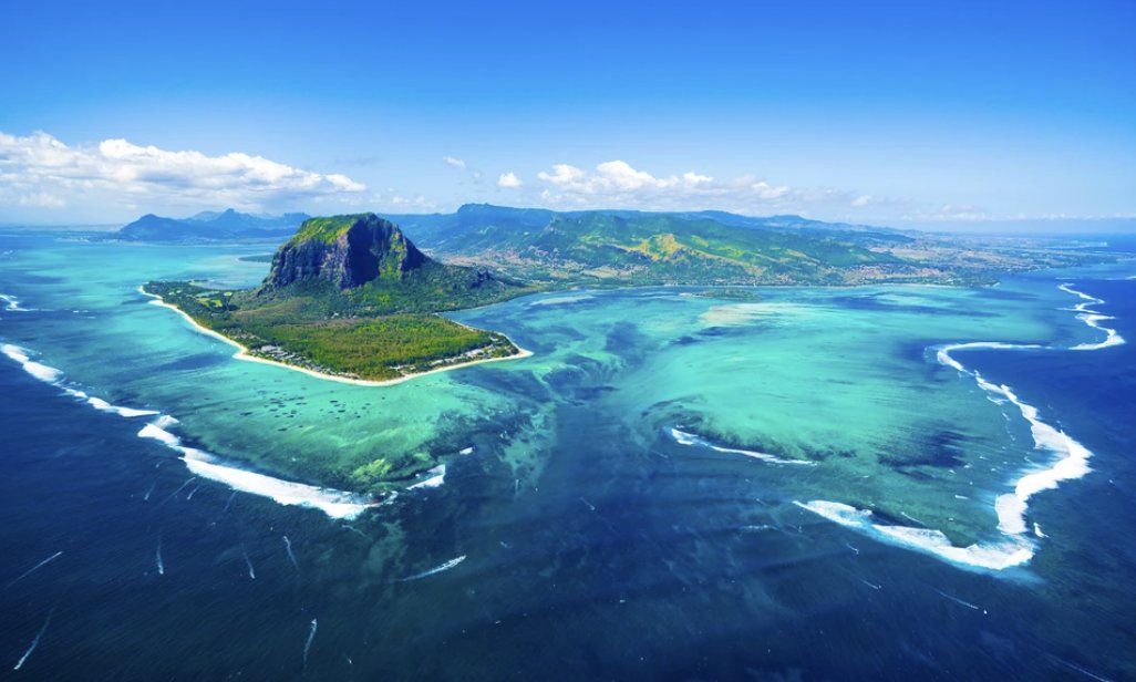 wanderlustmag's tweet photo. #Quiz: Are you hooked on travel? Find out if you're a travelholic >
https://t.co/lkbMkr52i3

#QuizTime #wanderlustmag https://t.co/O3Nk6WfquM