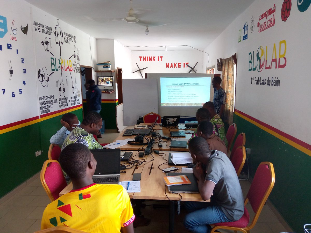 ecole229's tweet photo. Aujourd'hui, nos apprenants sont à @BLOLAB_BENIN pour une immersion techno. sur les outils et machines de fabrication numérique. Ils découvriront l'univers des #FabLabs, les compétences disponibles, les enjeux de la #FabNum et s'essayeront à la 3D, l'IoT et la découpe. #Ecole229 https://t.co/w9NEHnFGRe