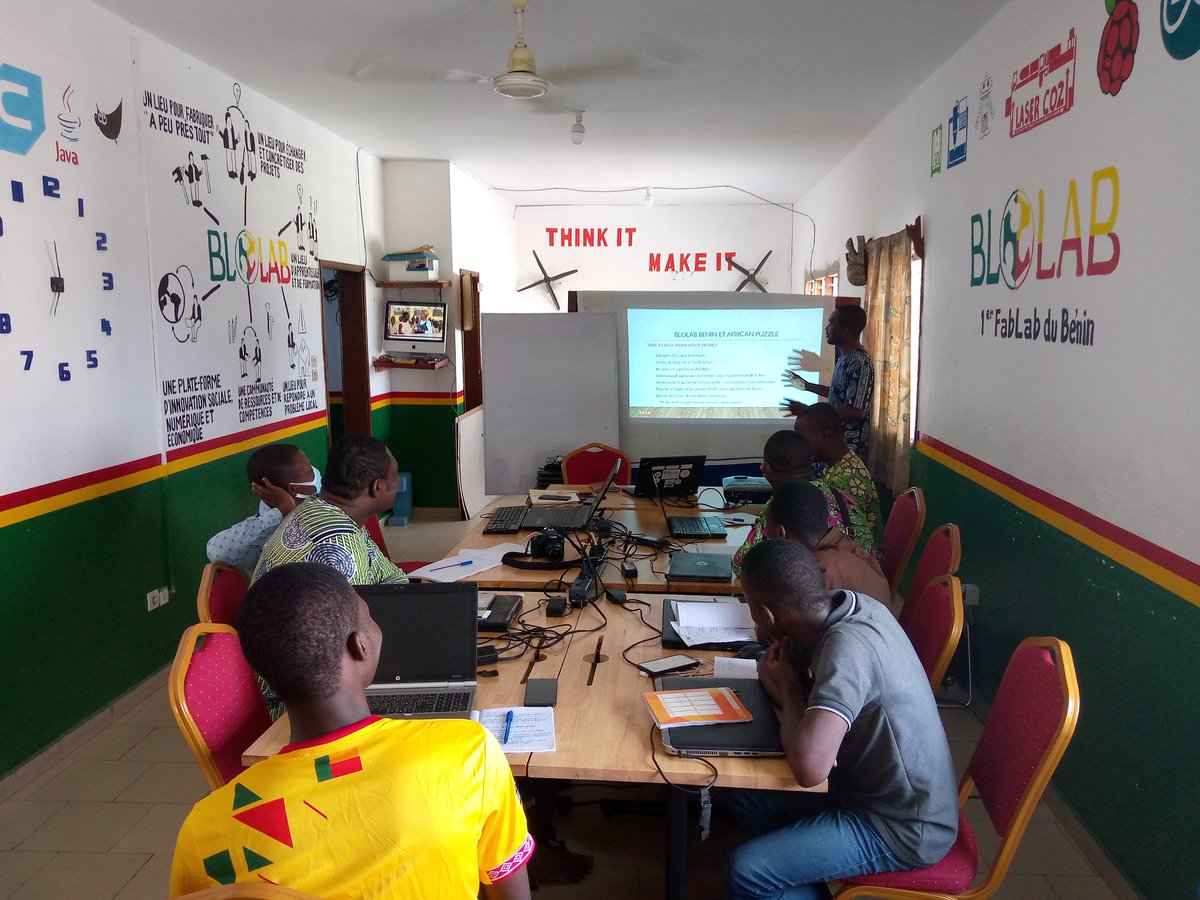 ecole229's tweet photo. Aujourd'hui, nos apprenants sont à @BLOLAB_BENIN pour une immersion techno. sur les outils et machines de fabrication numérique. Ils découvriront l'univers des #FabLabs, les compétences disponibles, les enjeux de la #FabNum et s'essayeront à la 3D, l'IoT et la découpe. #Ecole229 https://t.co/w9NEHnFGRe