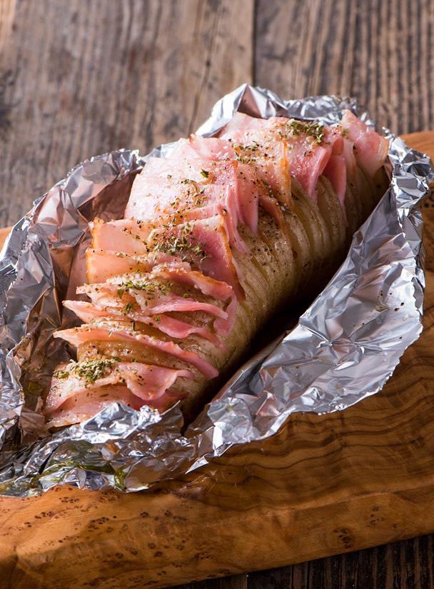 サンクゼール 公式 簡単アレンジレシピ イタリア七味 を使って作る じゃがいもとベーコンのはさみ焼き レシピはこちら T Co Ru2trncuso 見た目も豪華で おつまみにもぴったりです ぜひ作ってみてくださいね サンクゼール