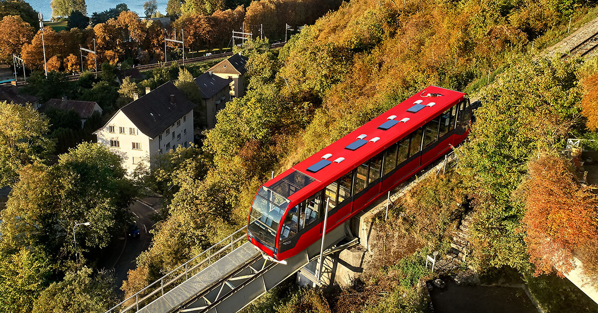 hslu's tweet photo. Powered by Bremsenergie: Dank einem neuartigen Energiesystem, entwickelt von der HSLU, nützt die #Standseilbahn #Magglingen die eigene Bremsenergie und Photovoltaik. Sie spart so 30 % Energiekosten. #hslu #deep #mobilität #energie https://t.co/d7pligo78r https://t.co/j4LkNQClYD