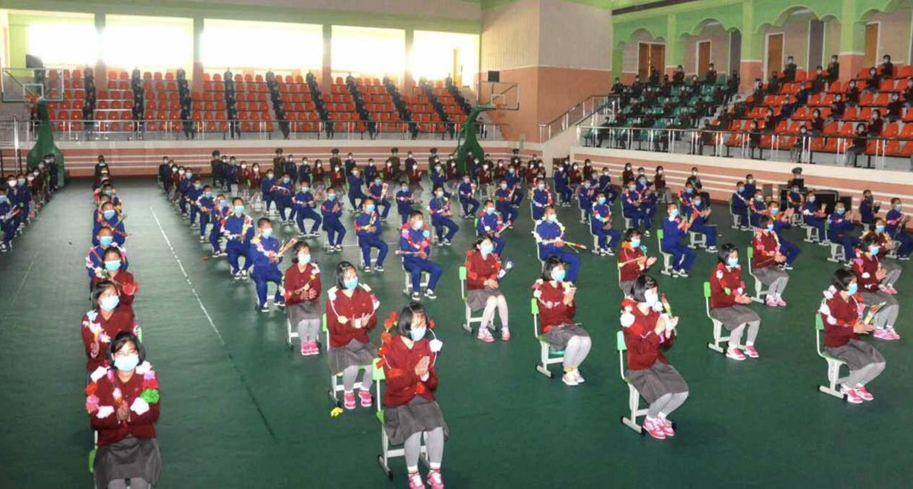 NEW: North Korea is claiming its children have "volunteered" to work in coal mines:

-Human rights groups have long accused the DPRK of forced child labor
-State media says orphans are "repaying" the party's love
-Ceremony of children before work shown
nknews.org/2021/05/north-…