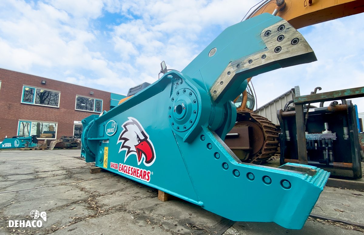 DehacoBV's tweet photo. This beast is ready to go to the jobsite 💪🦅
SH410R Eagle II Shear, 45 - 55 ton
#demolition #demolitiondaily #demolitionnews #heavyequipment #construction #recycling #sloop #sloopwerk #schroot #hydraulichammers #scrapshear #shear #concreteshear #scraplife #demolitionequipment https://t.co/HkaXihTmI2