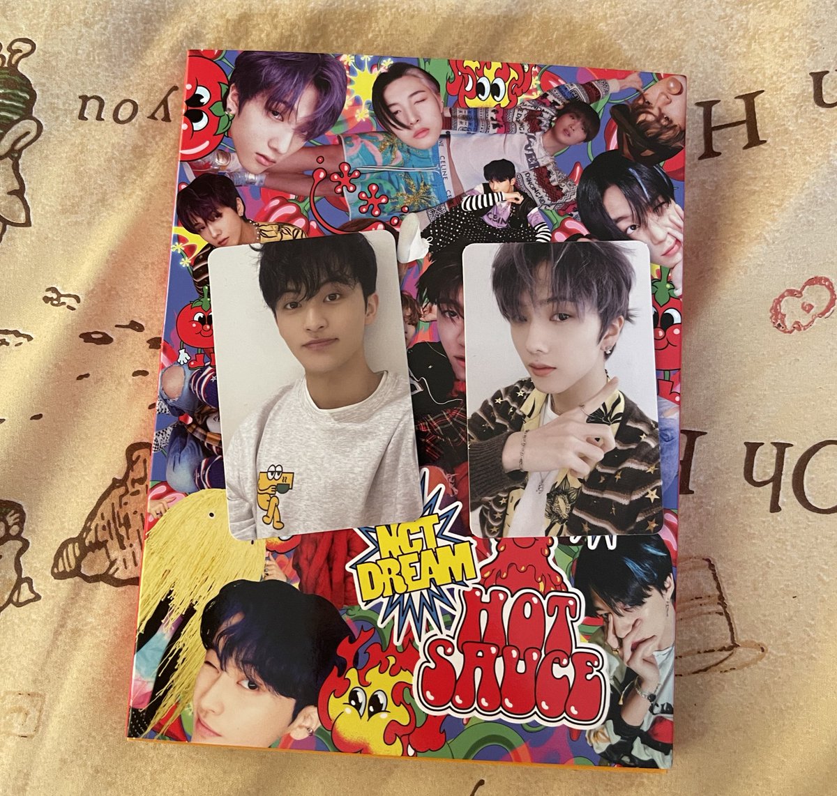 TWENTYTWO_2211's tweet photo. น้องดรีมได้ถ้วยที่7แล้ว!!!!! 😭👏🏻🥳
ดีใจกับน้องๆด้วยนะ🥺❤️
มาแจกอีกรอบบ!!!  แจก 3 รางวัล  
บั้มเปล่า Crazy โปสน้องเล่อ ,cafe มาร์ค 1ใบ ,Crazy จีซอง 1ใบ 
🧸 กติกา : รีทวิต
🤍รบกวนออกค่าส่งเอง 30฿ นะคับ (ฟลว.ส่งฟรี)
☘️ประกาศวันจันทร์ บ่าย2 จ้า 
 #ตลาดนัดnct #HotSauce7thWin https://t.co/eKJNe33qhR