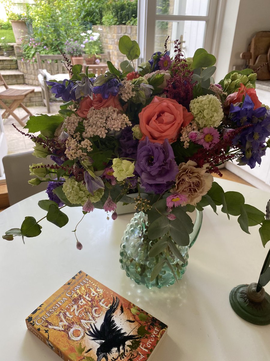 CressidaCowell's tweet image. THANKYOU to ⁦@annemcneil⁩ and all ⁦@HachetteKids⁩ for this gorgeous bunch of flowers  which arrived yesterday to celebrate the paperback publication of #wizardsofonce Never and Forever! ❤️