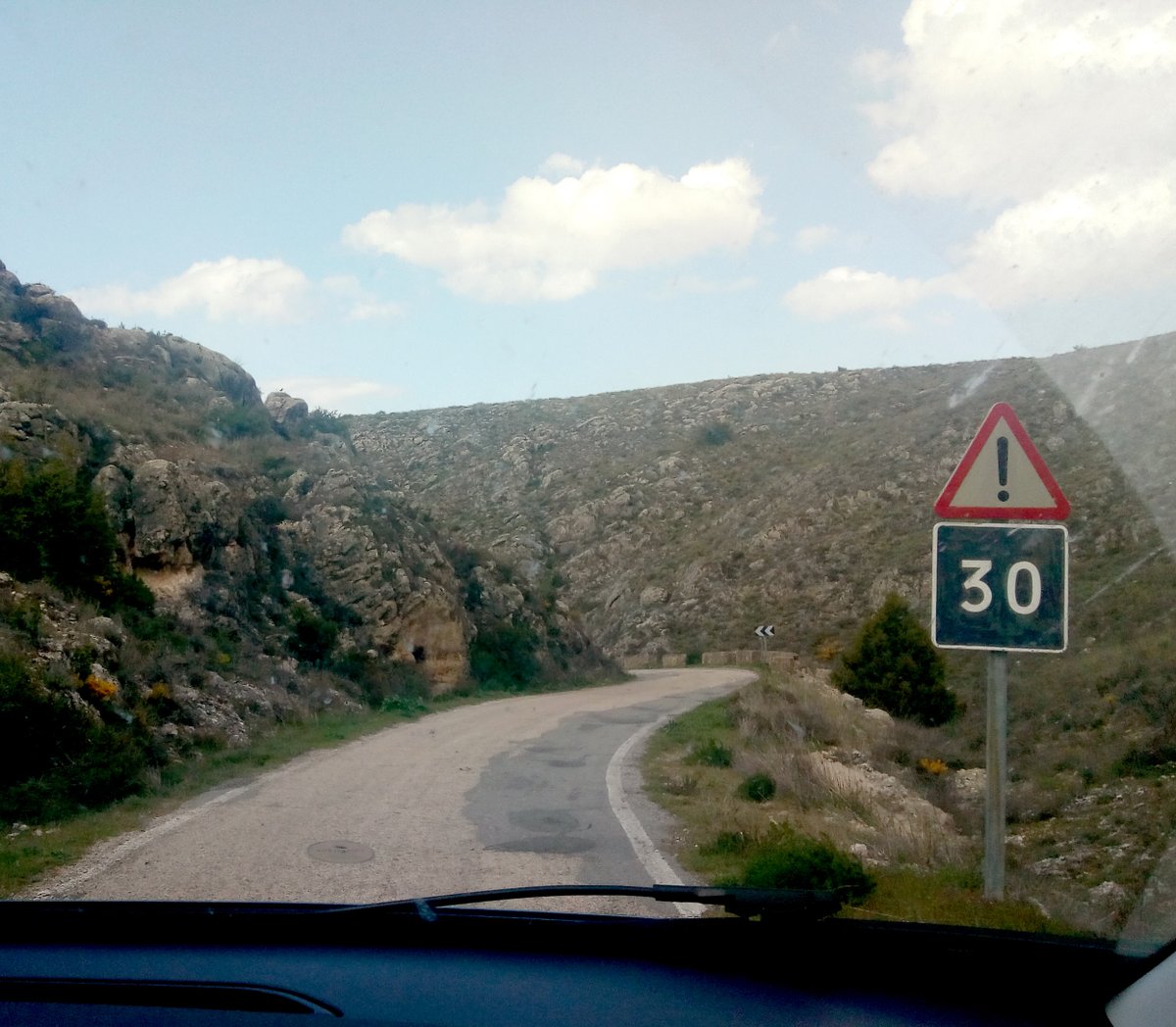 Al ritmo que la vida nos pone,
pero incluso mejor, a salvo y disfrutando al máximo del camino.
Gracias a todas las personitas que me acompañan durante el viaje (L)

Este del link es mi proyecto. Esto, y mucho más es lo que ofrezco al mundo. guerreras.es
¿Y tú?