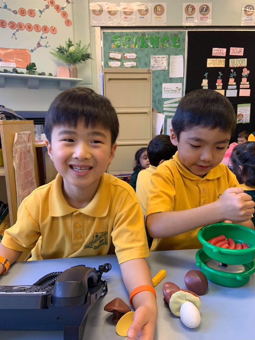 KENSINGTONPS's tweet photo. Developmental Play with Year One on a Friday. #developmentalplay #YearOne #kps https://t.co/GL7KR7xeOl