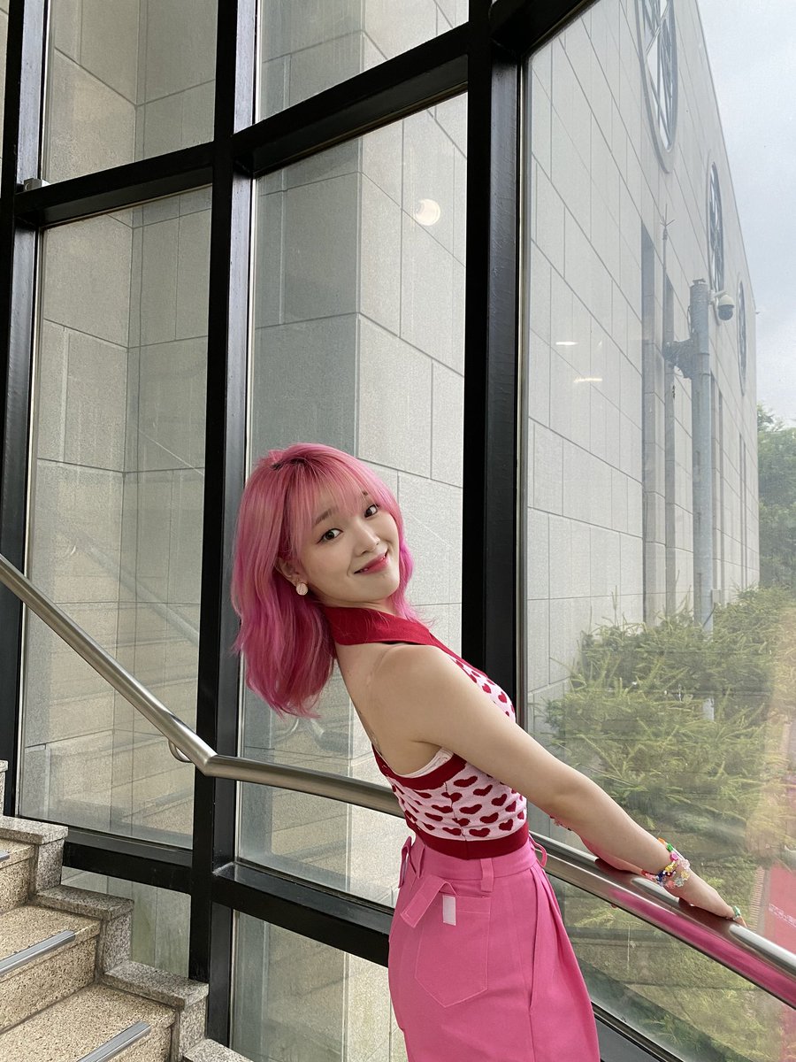 OMG_members's tweet photo. 오늘도 너무 행복했땨아아아아아
 크리들도 행복했나요오~? ><
#뮤직뱅크 #오마이걸 #던던댄스 https://t.co/F0U7rWFYFP