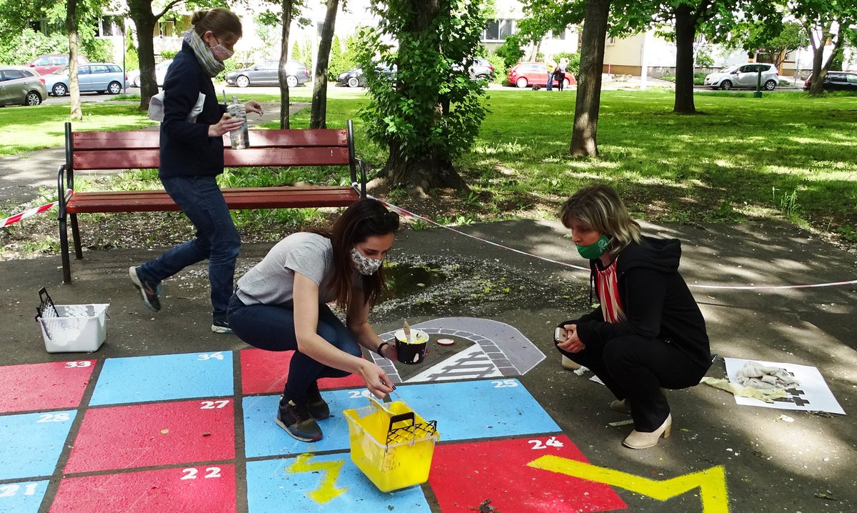 Őrmező's transfer festival is taking place tomorrow with a ton of exciting programs rediscovering the built and natural environment and the cultural heritage of the neighbourhood:
🚶themed walks
🖼️exhibitions
🖌️workshops
🤔quizzes
👨‍👧‍👦family games
🎵concerts
bit.ly/3bXVm1g