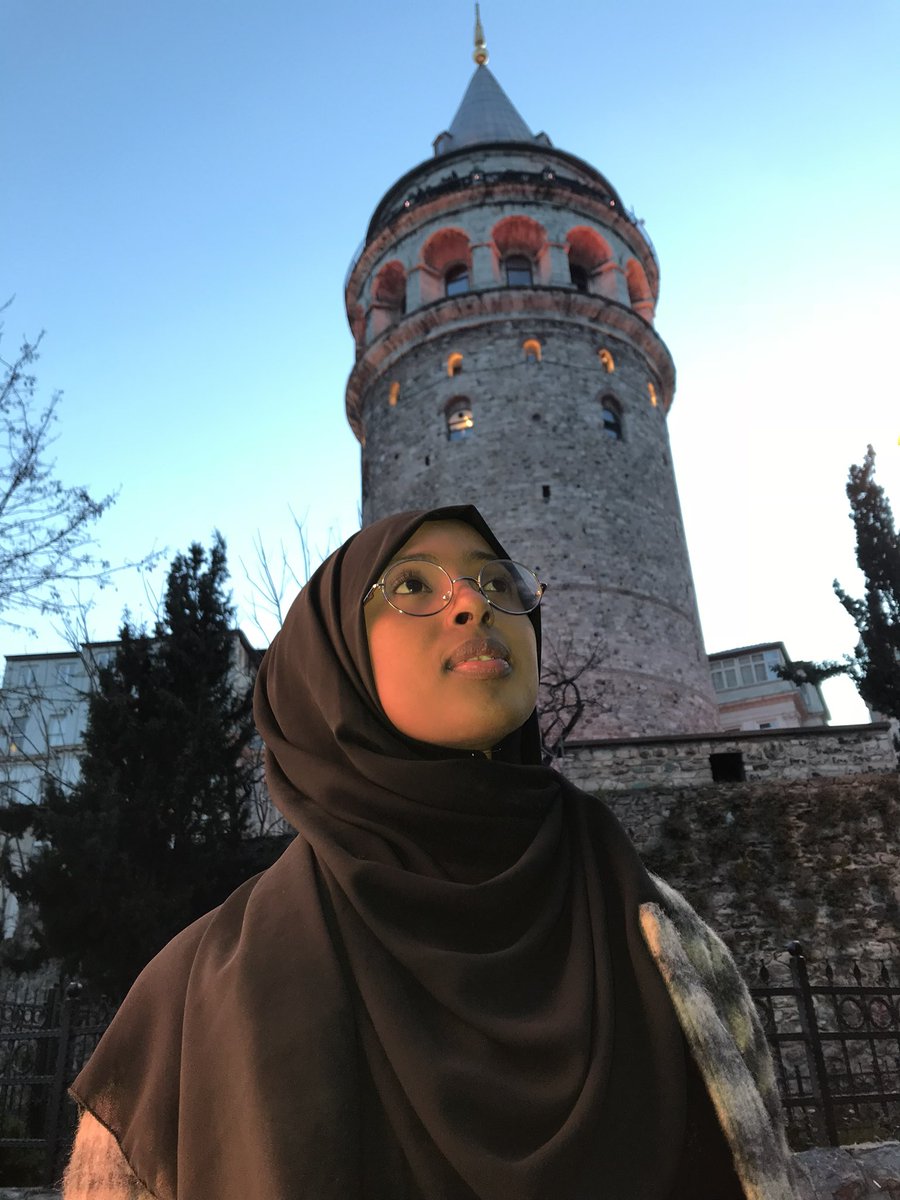DrsMarian's tweet photo. Beauty attracts The Eye ..
But personality captures The Heart 🤍💙 Happy Friday. https://t.co/BO11qjpXFu