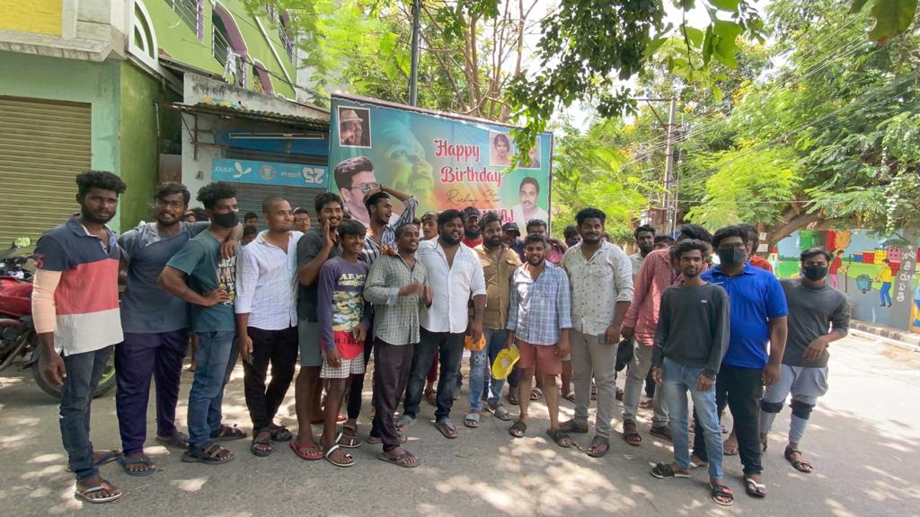 Pavanku92842394's tweet photo. On occasion of manoj babu birthday we served food packets @ ANAKAPALLI
#ManojManchu #ManchuManoj @HeroManoj1 https://t.co/VcvIRDrNYo
