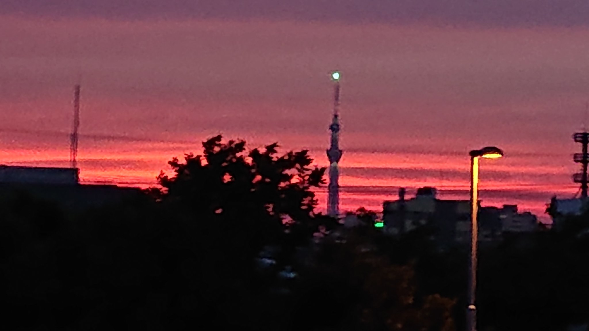雅にいドローン スマホで撮った今日の夕焼け 朝は霧でしたが 今はスカイツリー下の夕焼けがきれいです 矢沢永吉 永ちゃん ドローン 空撮映像 ロードバイク 写真好き 千葉県浦安市 夕焼け イマソラ T Co Aferyu6f9s Twitter