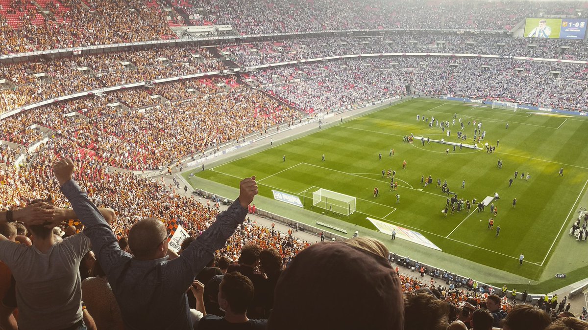 abinns98's tweet photo. @HullCity 🖤🧡 https://t.co/n1IVOiN1v6