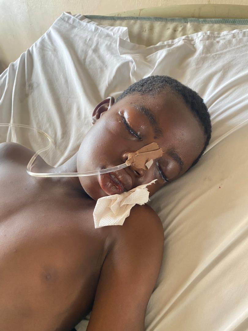 Please it takes 2 seconds to RETWEET 

It’s been over 24 hours since he was hit by a vehicle at Tank, Port Harcourt Rivers state. A good Nigerian took him to UPTH. Nobody has come for him. He’s in a pretty bad shape

Please help us find his family. Call 08033107256. God bless you