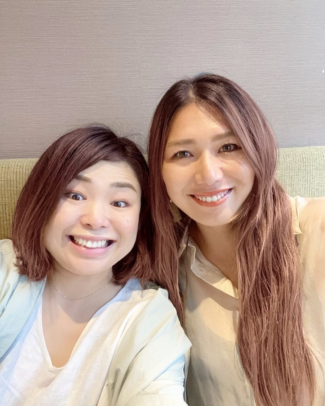 宮川紗麻亜 Summer Miyagawa 先日 久しぶりに高校のバレー部の同級生と 元気そうで良かった そして ついに長男がバレーボールを始めたらしい 楽しみであーる 高校同期 バレー部 八王子実践 Volleyball バレーボール 2人ともまん丸顔