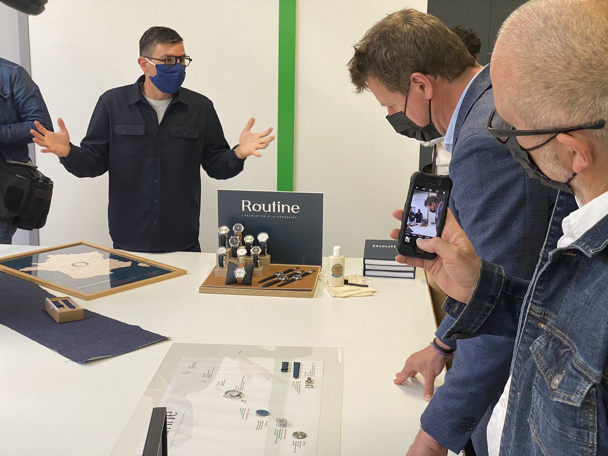 yjadot's tweet image. Avec @ModdeStephanie et @Anne_Vignot, échange passionnant avec Florian Chosson dont la démarche avec les @MontresRoutine permet de relocaliser la production horlogère et de créer des emplois en France #MadeInFrance
Dans votre région le 20 juin, faites le choix de l’écologie.