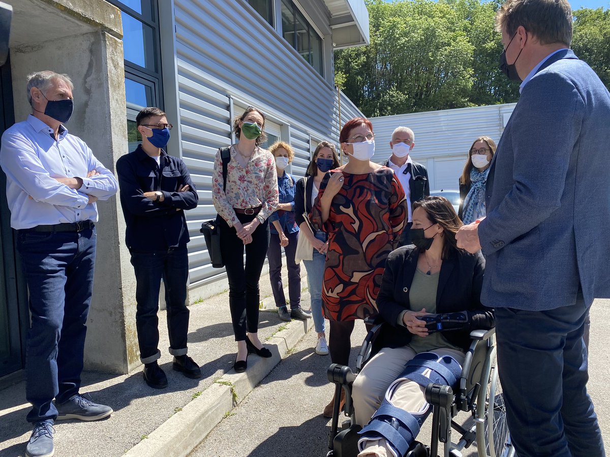 yjadot's tweet image. Avec @ModdeStephanie et @Anne_Vignot, échange passionnant avec Florian Chosson dont la démarche avec les @MontresRoutine permet de relocaliser la production horlogère et de créer des emplois en France #MadeInFrance
Dans votre région le 20 juin, faites le choix de l’écologie.