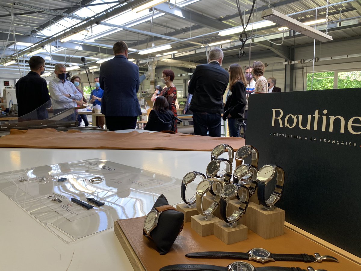 yjadot's tweet image. Avec @ModdeStephanie et @Anne_Vignot, échange passionnant avec Florian Chosson dont la démarche avec les @MontresRoutine permet de relocaliser la production horlogère et de créer des emplois en France #MadeInFrance
Dans votre région le 20 juin, faites le choix de l’écologie.
