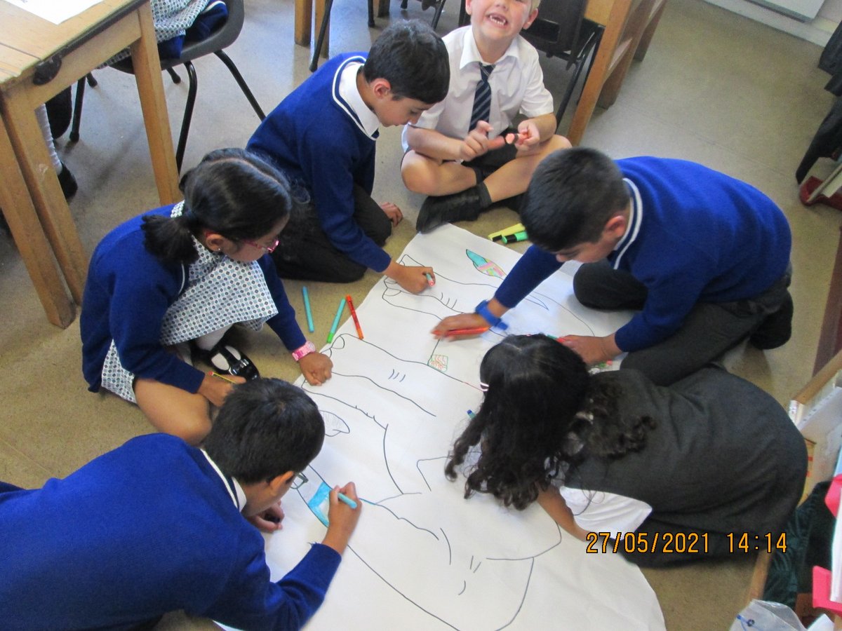 miss_srankin's tweet photo. To celebrate #ElmerDay2021, yesterday in Art we started to decorate a large Elmer sketch I drew with things that represent us each. #UniqueQualities #WeAreAllDifferent #CelebratingDiversity #WeAreAllSpecial #DifferencesMakeTheWorldMoreExciting https://t.co/5mhd2TkuZJ