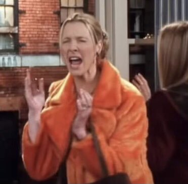 peetasliv's tweet photo. lisa was born to play phoebe 
#FriendsReunion https://t.co/bVoBWKdkk1