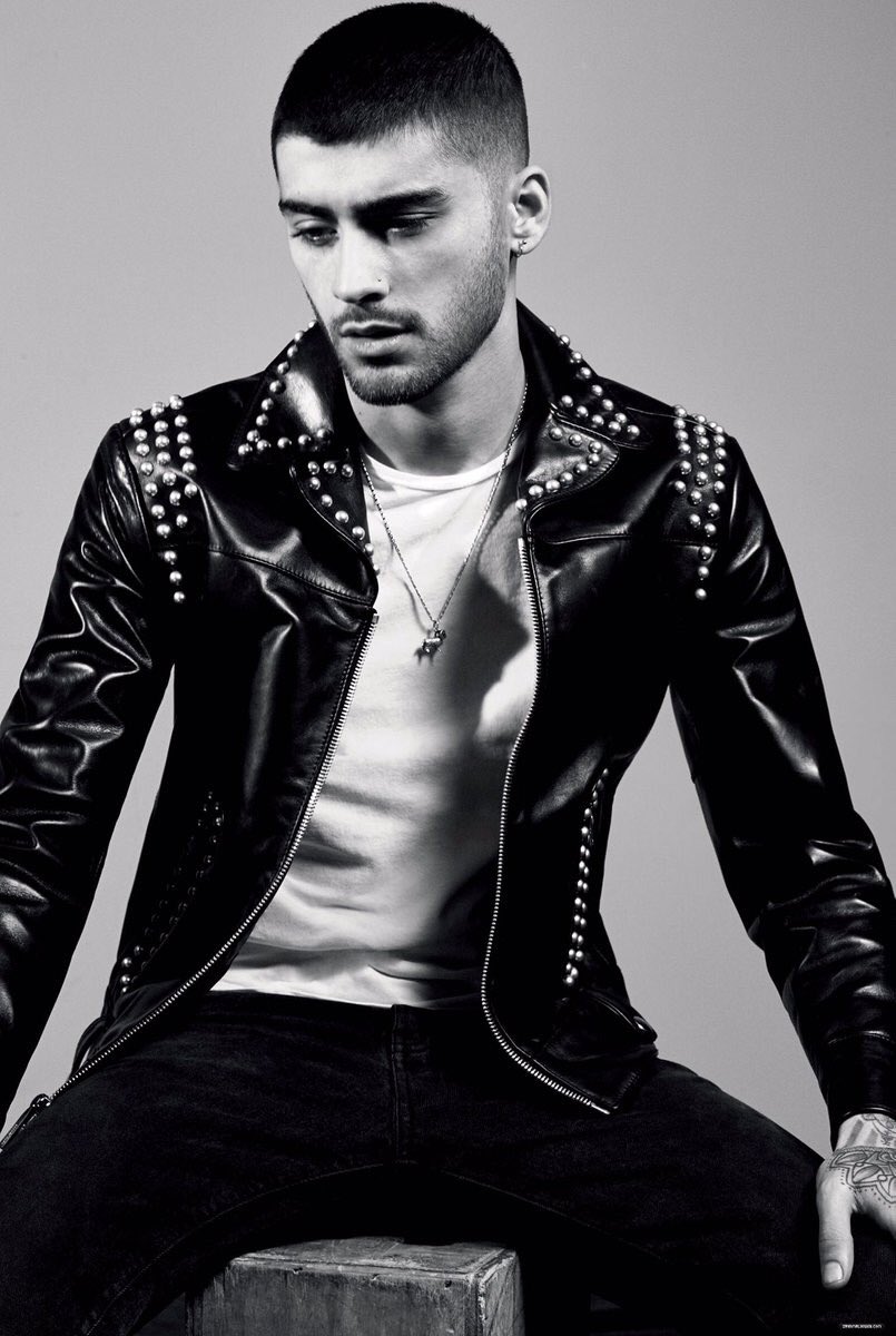 zjmxlegend's tweet photo. zayn venting for 24 minutes about his family, childhood, racism and the corrupt in the industry, expressing his feelings and his pain with poetry. This is man is so-- I'm speechless there's no one like HIM #YellowMetal https://t.co/7O49bTKjva