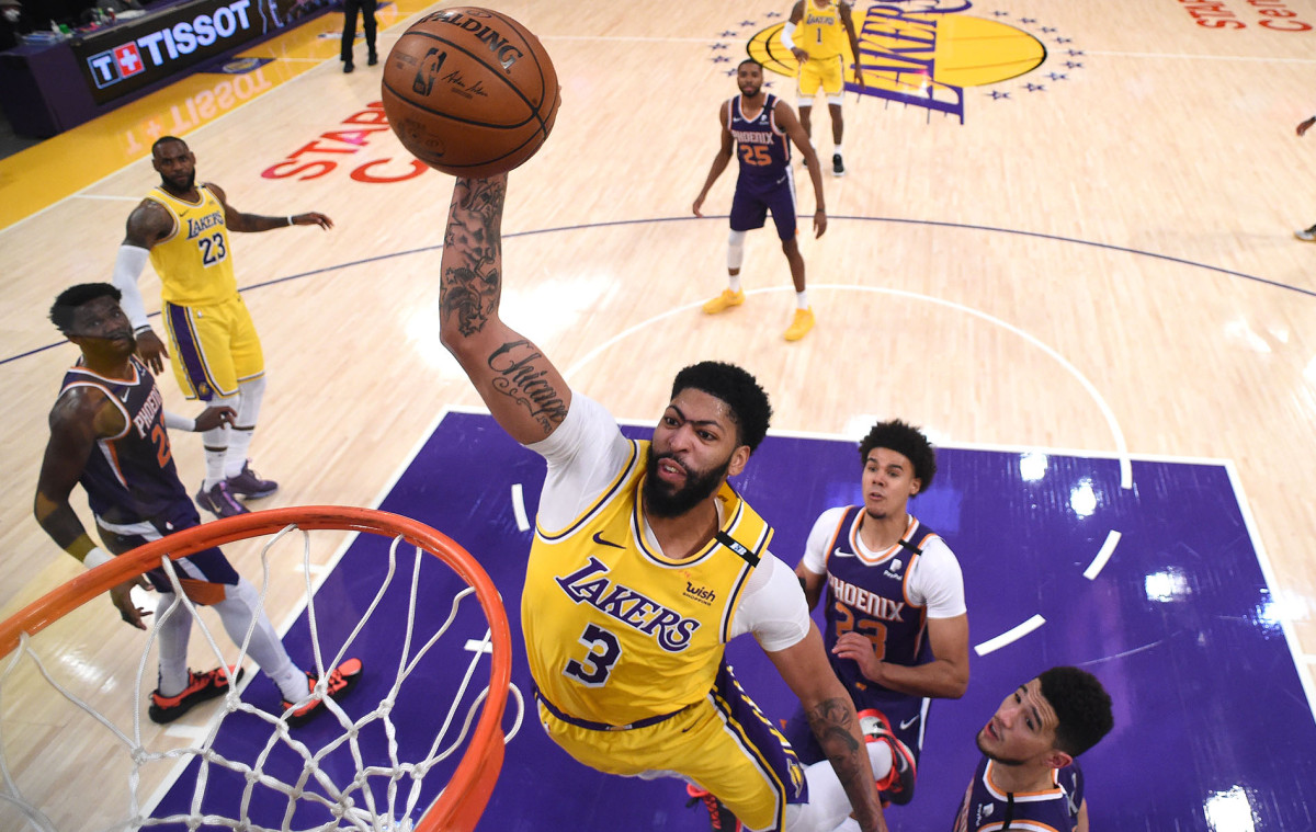 Anthony Davis leads Lakers to key Game 3 win over Suns