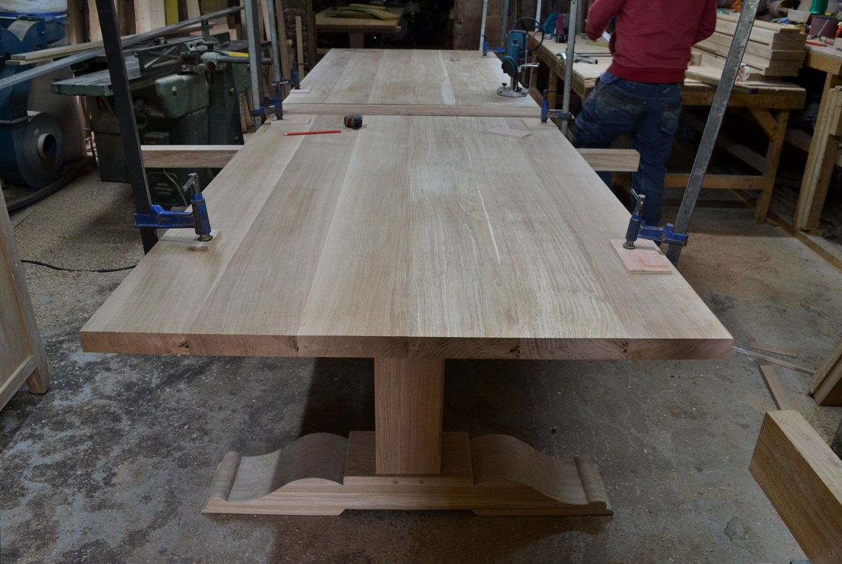 MakersBespoke's tweet image. Still working on it! Two extending leaves and a walnut stain to go yet....
ow.ly/TQfD50EX7hr
#largeoaktable #tabledesign #pedestaltable #banquet #makers #bespokemaker #furnituremaker #artisanmade #artisanatfrancais #lafrance