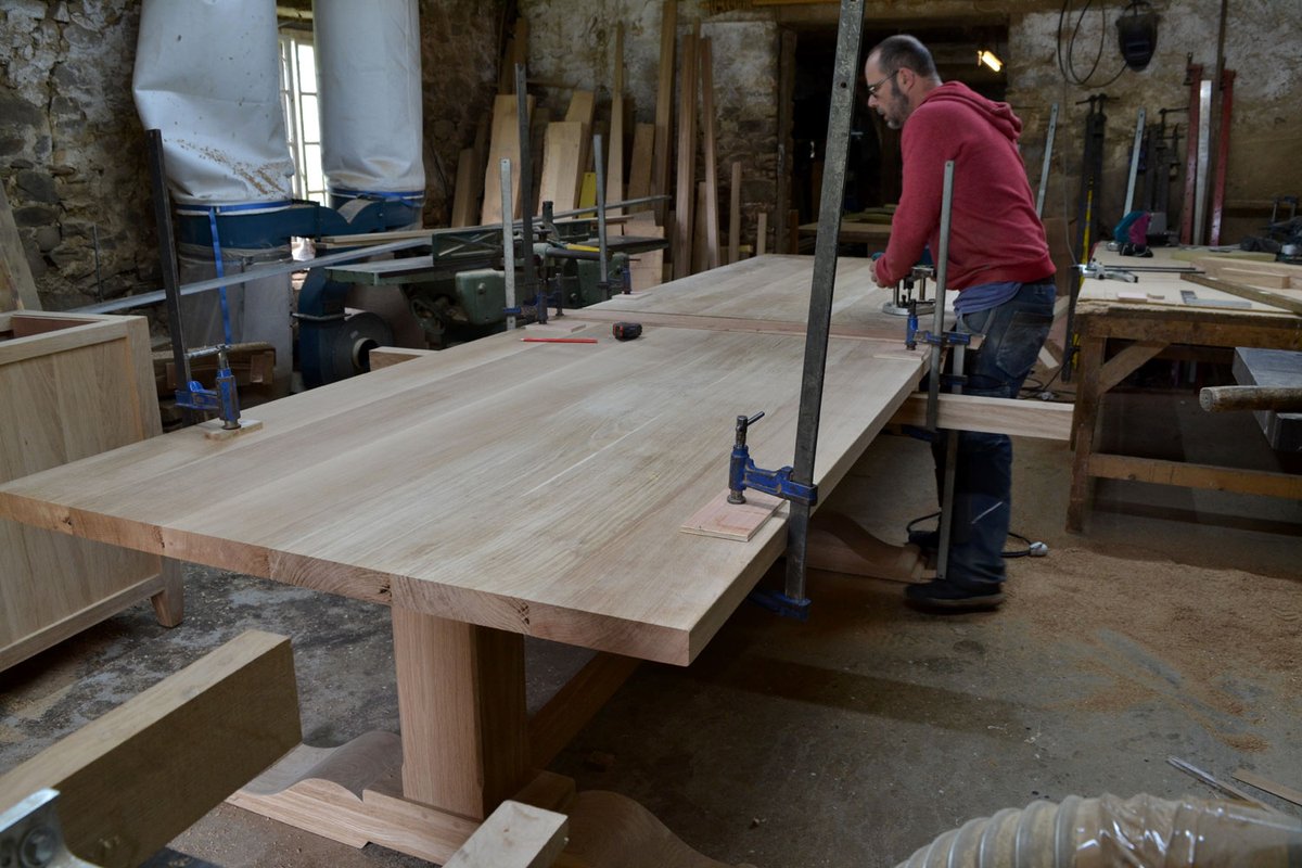 MakersBespoke's tweet image. Still working on it! Two extending leaves and a walnut stain to go yet....
ow.ly/TQfD50EX7hr
#largeoaktable #tabledesign #pedestaltable #banquet #makers #bespokemaker #furnituremaker #artisanmade #artisanatfrancais #lafrance