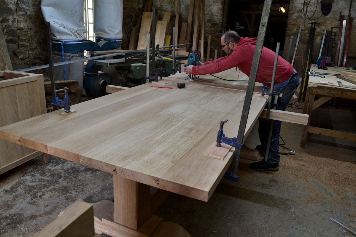 MakersBespoke's tweet image. Still working on it! Two extending leaves and a walnut stain to go yet....
ow.ly/TQfD50EX7hr
#largeoaktable #tabledesign #pedestaltable #banquet #makers #bespokemaker #furnituremaker #artisanmade #artisanatfrancais #lafrance