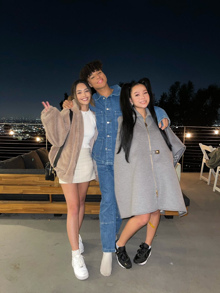 ash 🥀 VOTE FOR RAE (@valkyash) | Twitter