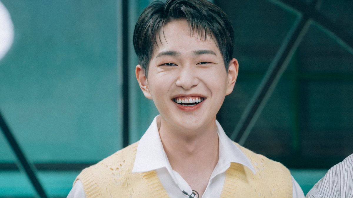 unravelingsky's tweet photo. [SHINee 13th Anniversary V Live HQ Photos] May 25, 2021. I decided to split the ss by member/group. Pls rt if you use/save these, tysm 💕 #태민 #TAEMIN #KEY #키 #MINHO #민호 #ONEW #온유 #SHINee #샤이니 https://t.co/9fO7JxhdRn
