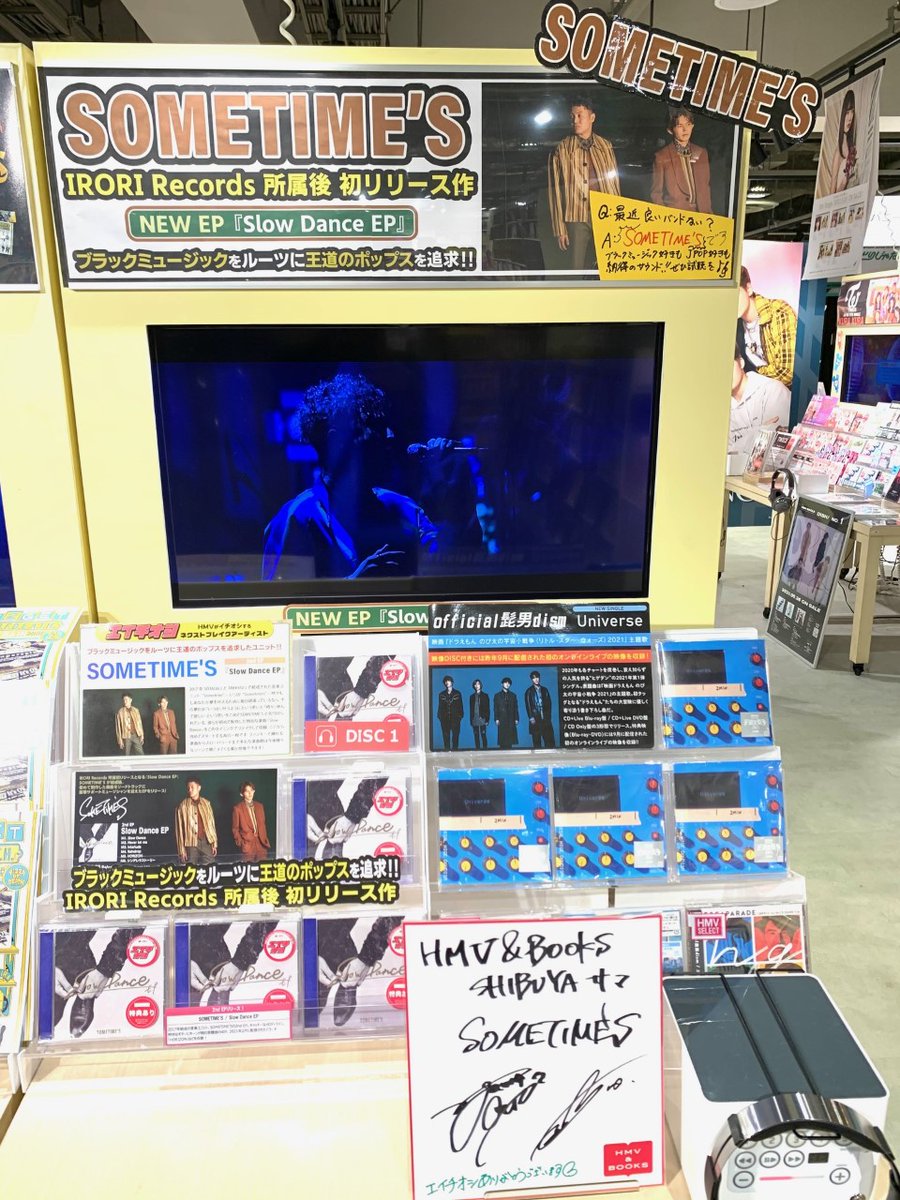 HmvBooksShibuya's tweet photo. 【SOMETIME'S】「Slow Dance EP」が好評発売中のSOMETIME'Sの皆さんが来店してくれました！色紙にサイン頂いてます！特典はLIVEのDVDと豪華ですよ✨💿試聴もできますので是非（試聴したら買いたくなるので注意?😉）
#SOMETIMES　#SlowDanceEP https://t.co/iBY2wJ6RLI
