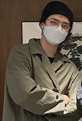 xunhuas's tweet photo. Sehun has really gotten so big and buff now 😳💪🏼

May 2020                     May 2021 https://t.co/Hl0qEhzbL7