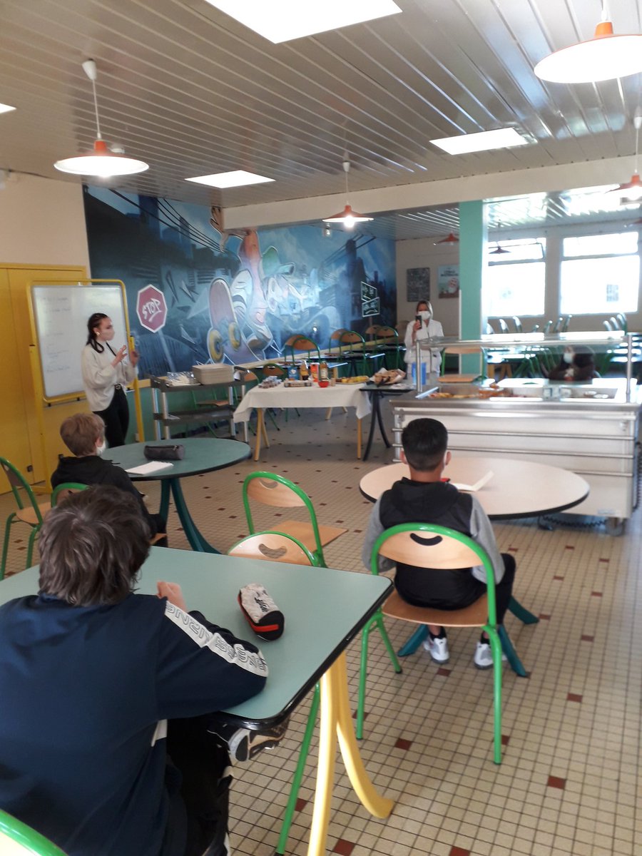 ReneGond's tweet photo. Petit déjeuner équilibré : les conseils d'une étudiante en diététique auprès d'une classe de 6e https://t.co/U0BZ8tLJxv