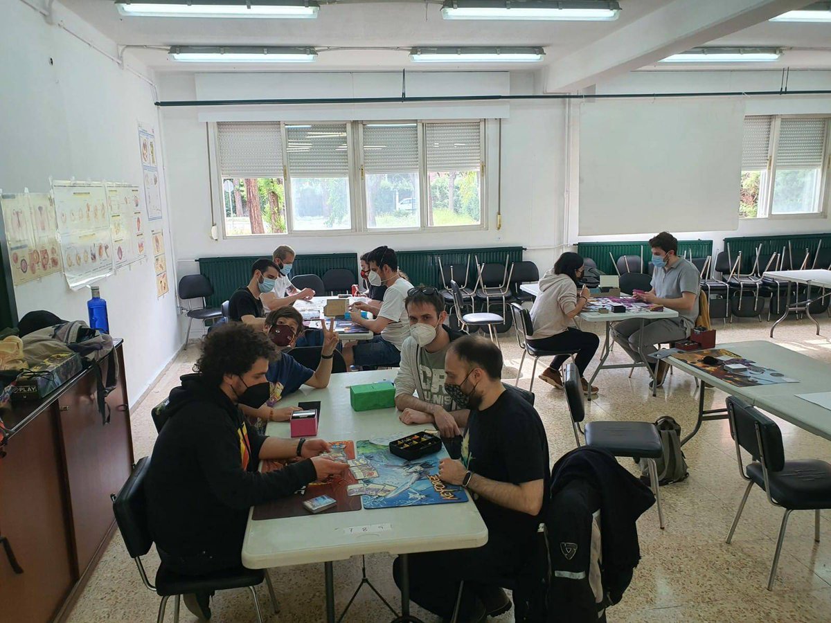 ComunidadKFE's tweet photo. #ThrowbackCKFE

Os traemos imágenes del Prime Championship celebrado en Alcalá Comics hace tan solo un par de semanas. Jugadores reunidos para disfrutar del juego organizado que se nos permite. Pronto tendréis el vídeo de la final en Youtube 😉.

#Keyforge #KeyforgeGame #CKFE https://t.co/R8n4Pv10yC