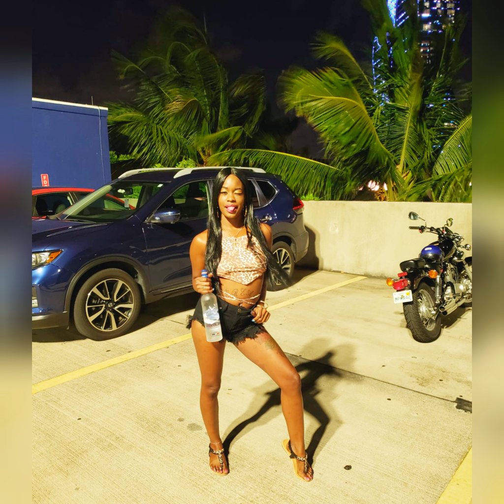 LadySpazz5's tweet photo. 😜 #Miami 🌴 Vibez 🙌 

. . . #GoGetta 🤑 #CasinoFlow 🎰 #HardRockCasino 🌀 #Miami 🌴 #Lit 🔥 #FlyGirL 🤩 #Real1 💯 #Solid 🤞 #10ToesDown 💪 #Ryda 😉 #LadySpazz 😜 #GMC 💸💰💸 https://t.co/7oWAIIbyh4