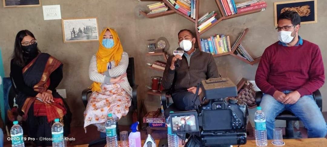 GulistanLadakh_'s tweet photo. World Menstrual Hygiene Day  2021 orgd. by Wave Ladakh Foundation and Roots Ladakh will be telecasted this evening at 6:30 PM. @santoshsukhdeve DC KARGIL, Dr Nasreen Fatima Gynaecologist, CHC Sankoo, Sh Ahmad Ali Budgami lecturer GHSS Akchamal Khushbu Joshi co founder Wave Ladakh https://t.co/Z32MoFqBkL