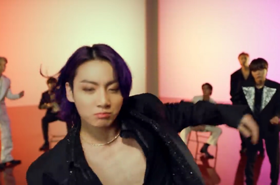 taessalad's tweet photo. JUNGKOOK SHAWTY STOP IT- https://t.co/fhqlbdrDUb