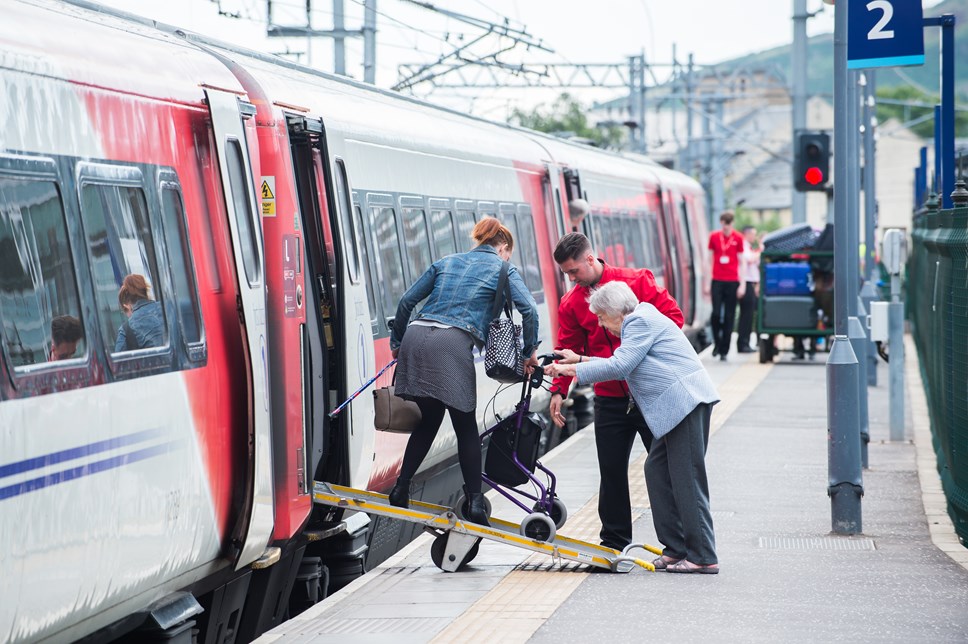 MassTransit_Net's tweet image. A first by @RailDeliveryGrp : Passenger Assistance app helps disabled passengers travel #publictransit #trains #technologysolution  bit.ly/3fP8c2Z