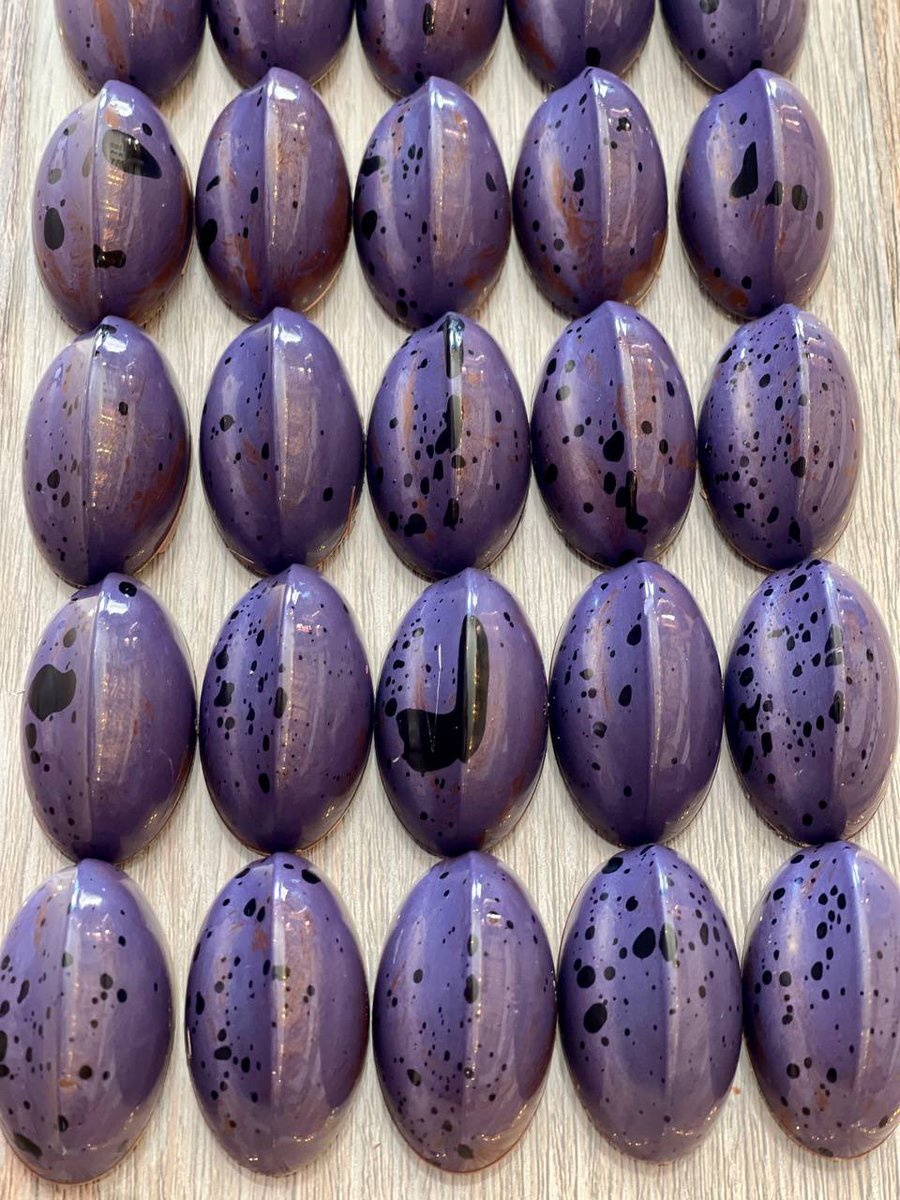 dopamine_fact's tweet photo. -
Bonbons Mood 😍😍

Coffee Ganache Bonbon, Blueberry Bonbon &amp; Sesame Praline

#Dopamine #LoveDopamine #belgiumchocolate #Chocolate #milkchocolate #darkchocolate #whitechocolate #rubychocolate #chocolovers #chocolove #cacao #cacaobeans #delicious  #foodstagram #instafoodie https://t.co/F341SH7a0f