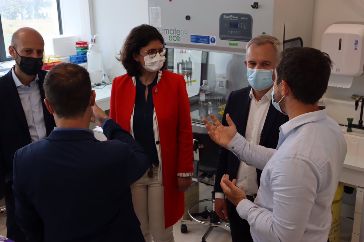 valerie_oppelt's tweet photo. Territoire d’avenir autour des enjeux de #santé et recherche, #Nantes et la région #PaysdelaLoire accueillent des pépites innovantes @OSEIMMUNO, #Goliver🔬
J’accompagne @FdeRugy et @StanGuerini à la rencontre des #biotechs nantaises.
@FdeRugy2021 et l’Etat seront à leurs côtés 📈 https://t.co/eajGrDpWNh
