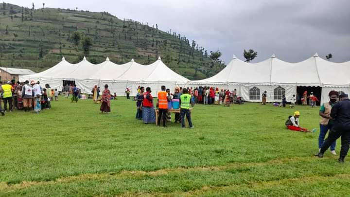 Défini de commun accord entre le Rwanda et la RDC, le plan de contingence de la crise dûe à l'éruption du volcan n'a été respecté que par le Rwanda. Le site d'accueil de ce dernier a fonctionné sans faille. Côté RDC c l'art 15. Débrouillez-vs! <a href="/jplumbulumbu76/">Hon. Jean-Paul Lumbulumbu</a> <a href="/julienpalukucom/">JULIEN PALUKU</a>