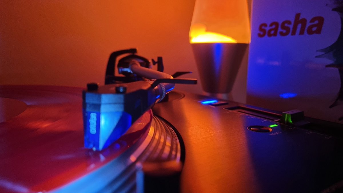 UNKLEPaulTHX's tweet photo. #red #orange #blue and the white of #sasha #airdrawndagger #NowPlaying #recordcollecting #vinylrecords #vinyladdict #pioneer #turntable #manycolours https://t.co/bottBqTVvJ
