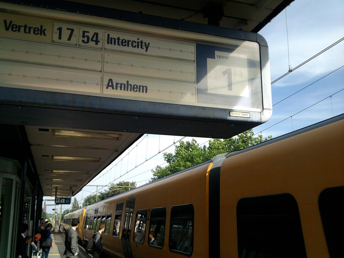 webguy's tweet image. Ten years ago... How the times have changed #guessthestation #spottheerror