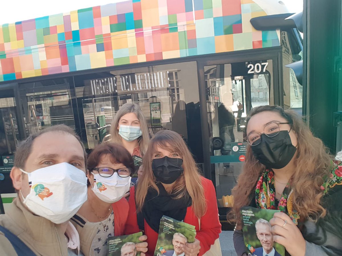 plangloiss's tweet photo. Tractage ce matin!

Nos propositions pour l’emploi:

🤜 +100 000 emplois d'avenir
🤜50 000 contrats nouveau métier - nouvel emploi
🤜Fonds anti-faillites de 200M€ (TPE-PME)
🤜Pack relocalisation
🤜50 000 jeunes décrocheurs scolaires formés

#regionales2021 #PrintemsPDL https://t.co/CaaqJTvWyN